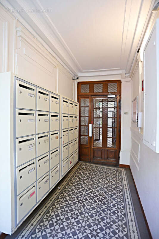 Charmant 2pièces au calme absolu - 3ème étage sur cour - Paris 18e - vendu loué 750  charges comprises - photo 11