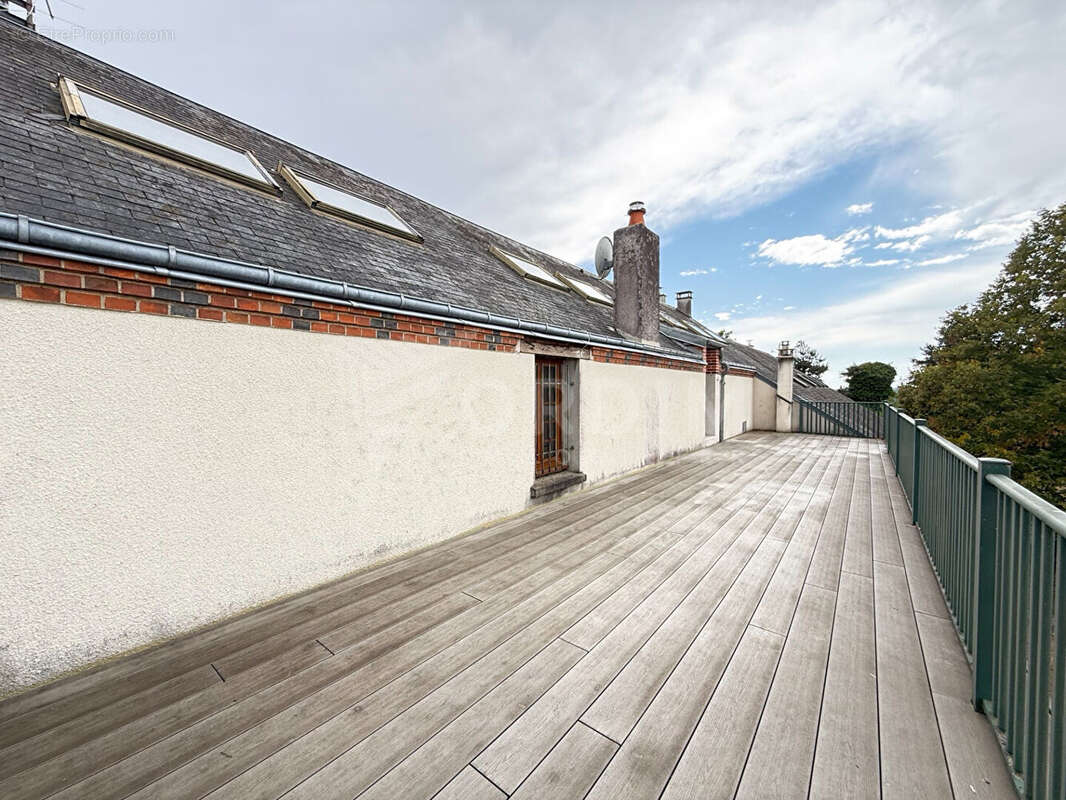Demeure Cernoy En Berry 16 pièce(s) 575 m² sur 17586 m² - photo 10
