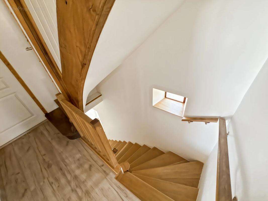 Maison à SAINT-LAURENT-EN-BRIONNAIS