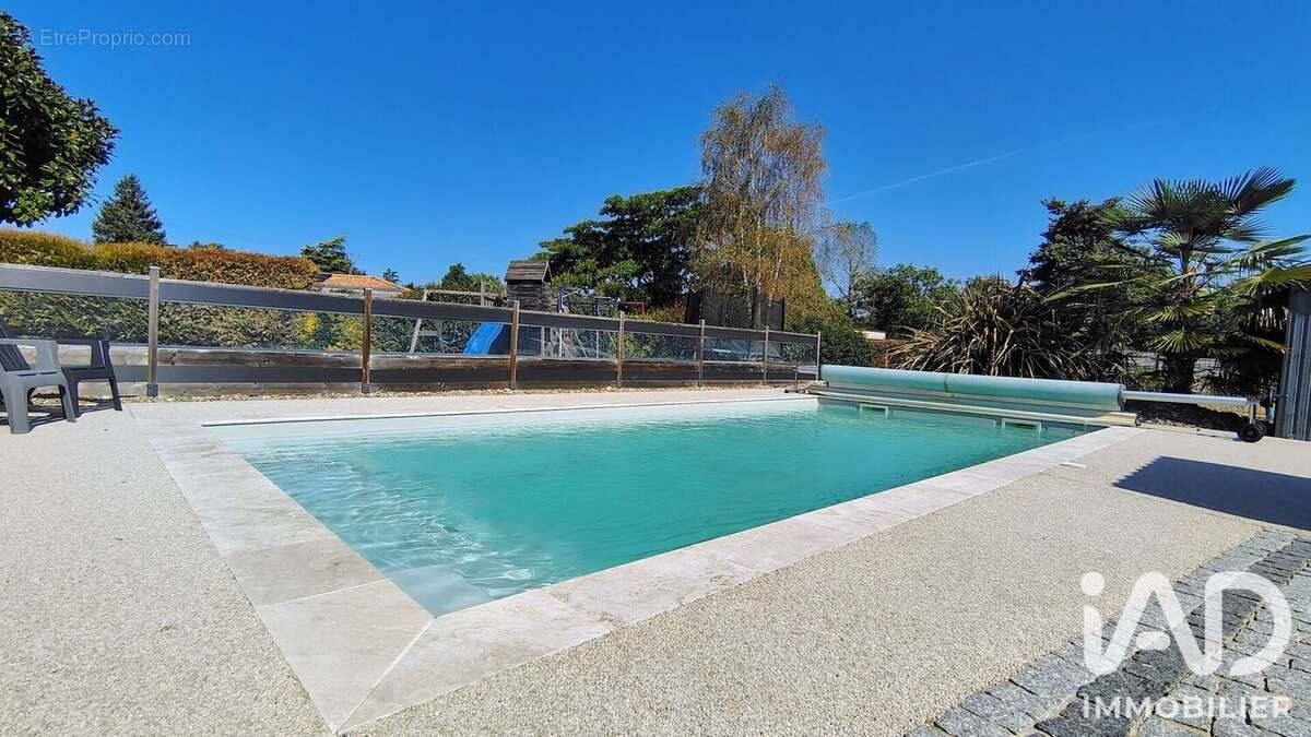 Maison 154 m² à Fontenay-Le-Comte  - photo 5