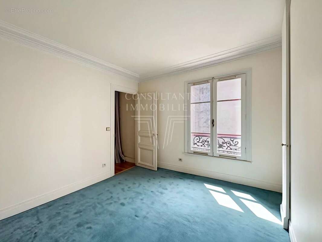 Appartement à NEUILLY-SUR-SEINE
