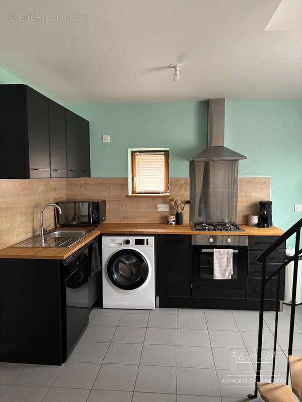 Appartement 300 m² à Nevers  - photo 2