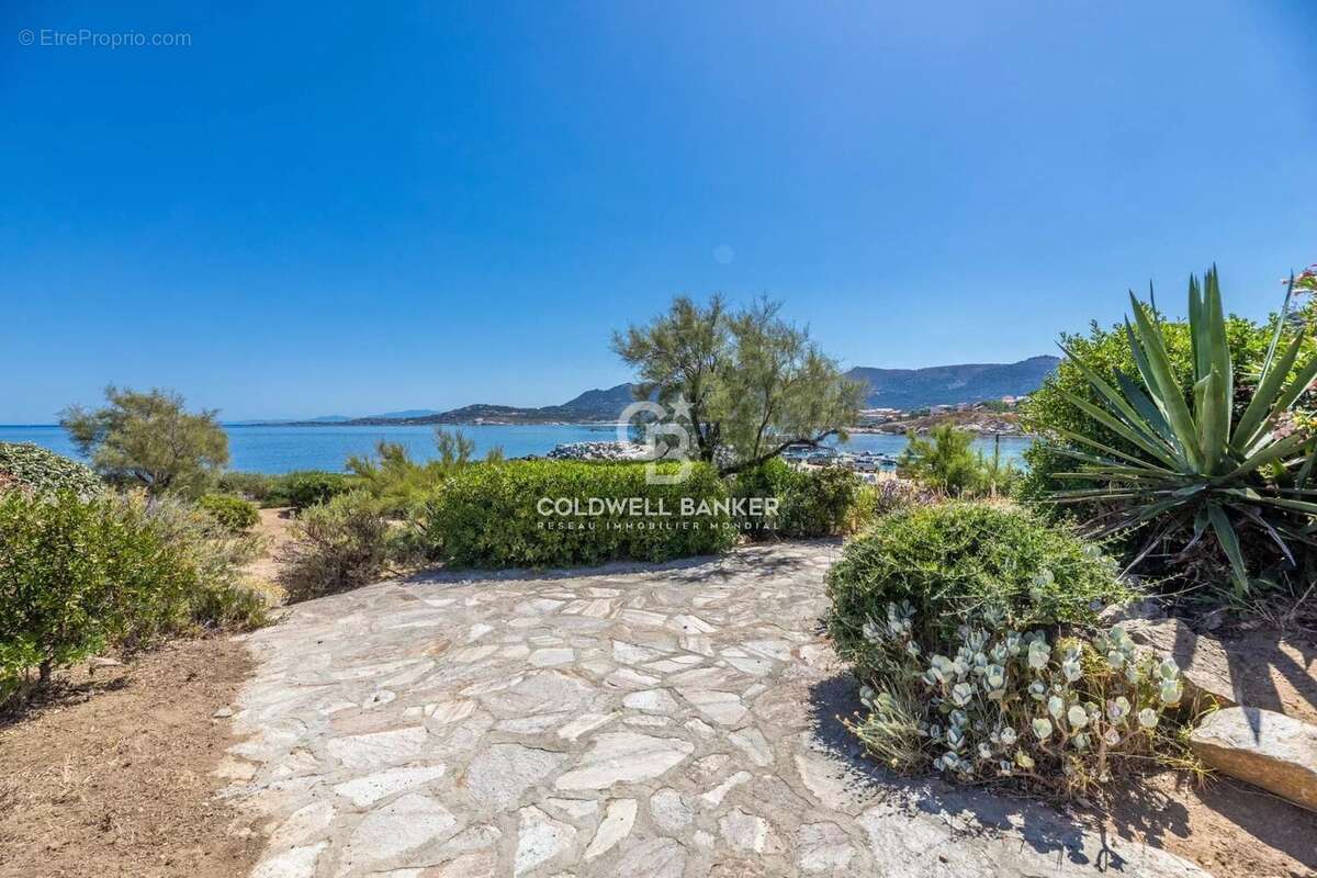 San Damiano - Villa d'architecte de bord de mer à potentiel - photo 27