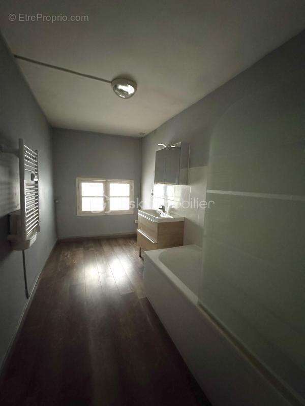 Maison à SAINT-LAURENT-DES-ARBRES