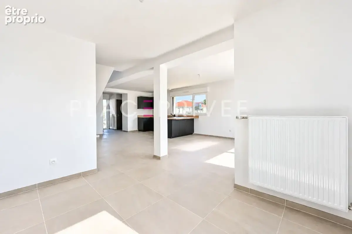 Maison avec garage et jardin - photo 8