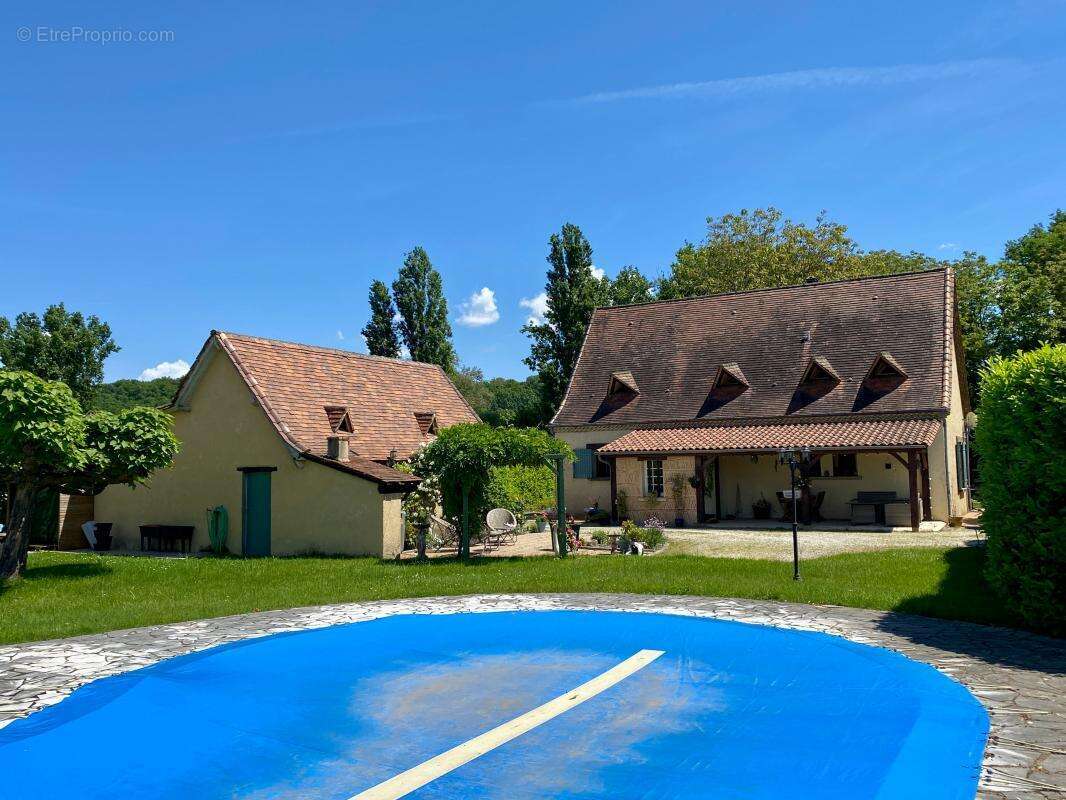 Maison à MAUZAC-ET-GRAND-CASTANG