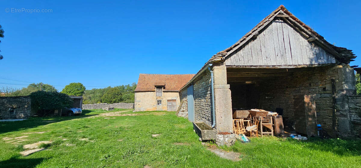 Beau potentiel de rénovation dans un hameau calme et typique du Lot - photo 5