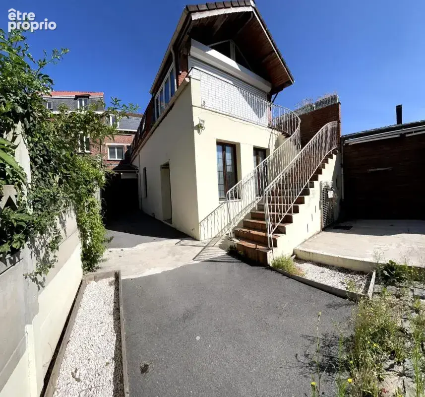 Coup de cœur assuré ! Grande maison de 198 m², 4 chambres, beaux volumes et un excellent rapport qualité/prix à seulement 182 00 - photo 2