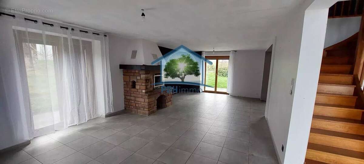 Maison à LA NEUVEVILLE-DEVANT-LEPANGES