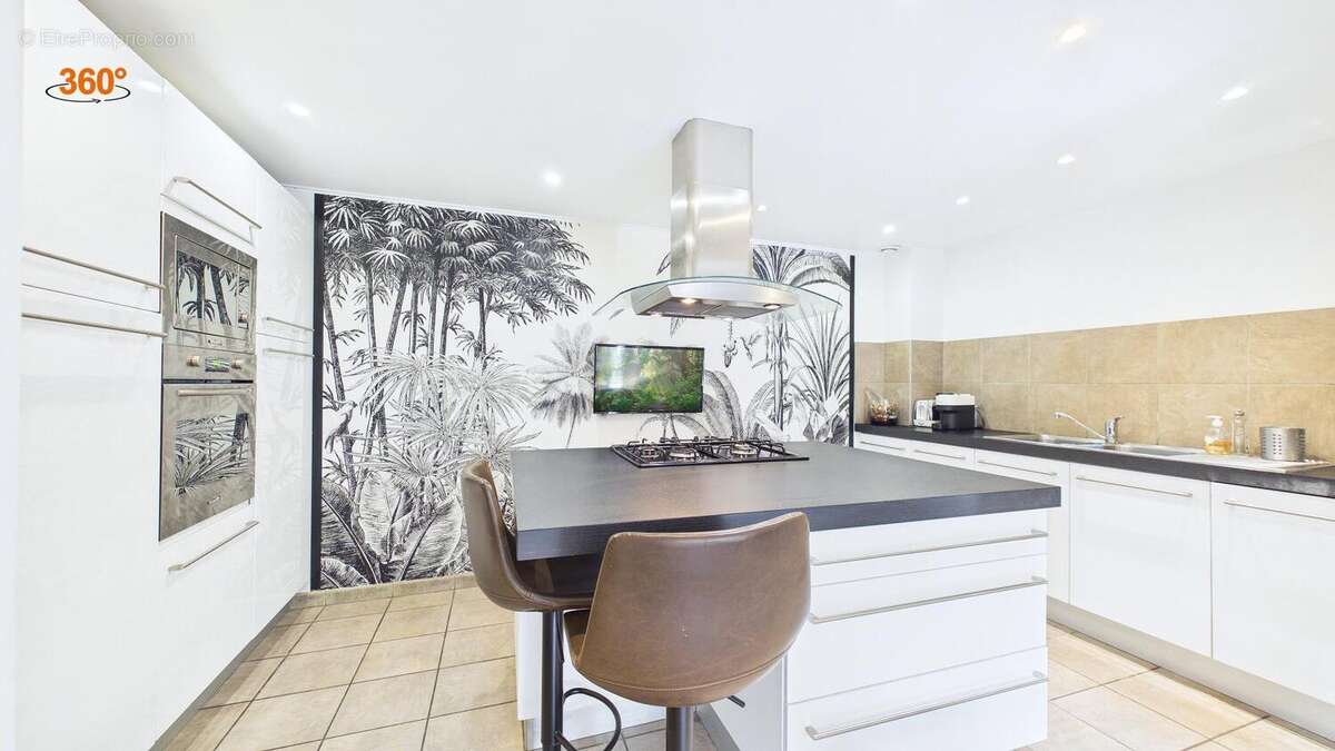 Maison 213 m² à Artigues-Pres-Bordeaux  - photo 9