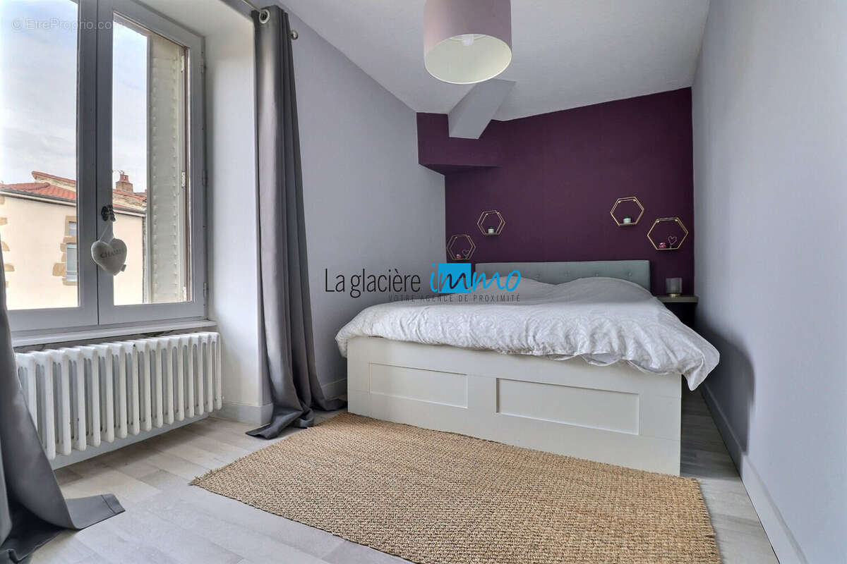 Maison à VIC-LE-COMTE