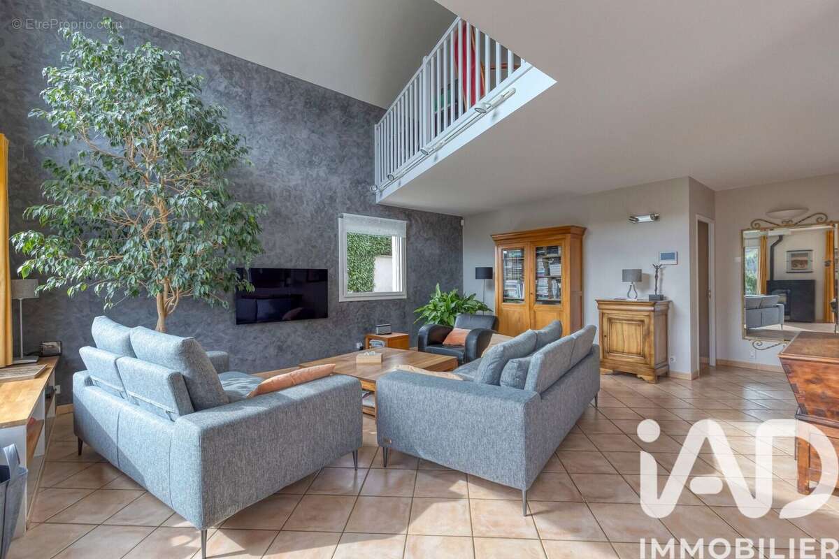 Maison 206 m² à Les Adrets  - photo 6