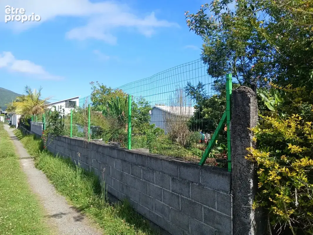 Terrain constructible de 669 m² à Saint-Joseph grand coude - photo 3
