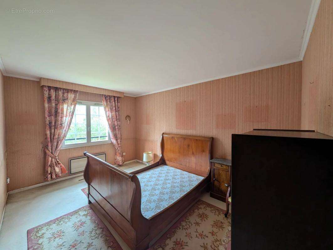 Maison à LES CLAYES-SOUS-BOIS