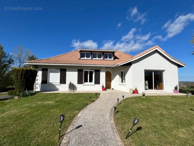 Maison à POUGNE-HERISSON