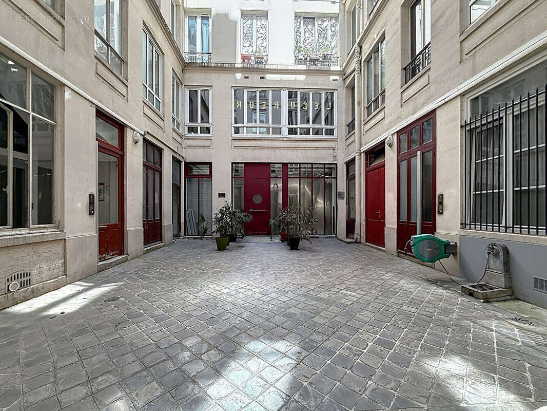 Appartement à PARIS-1E