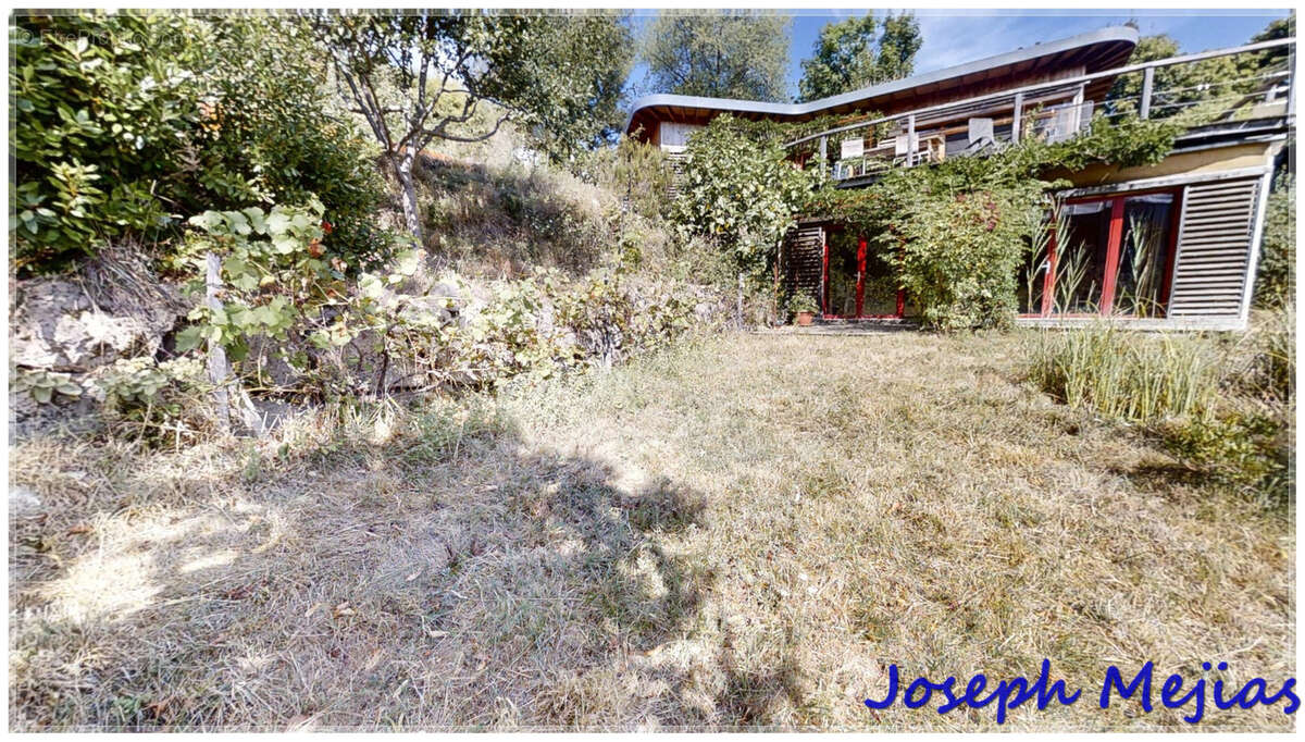 Maison à SAINT-ETIENNE-DE-SERRE