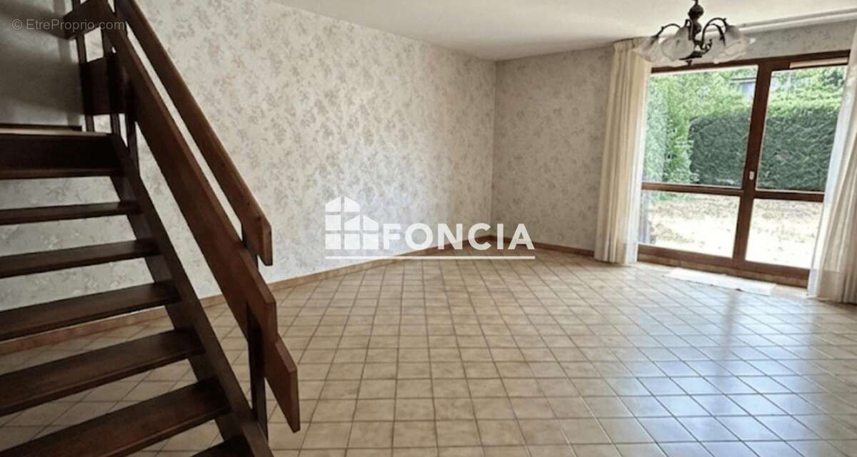 Castanet-Tolosan – En plein cœur de la commune, découvrez cette agréable villa T5 d’environ 100 m² - photo 3