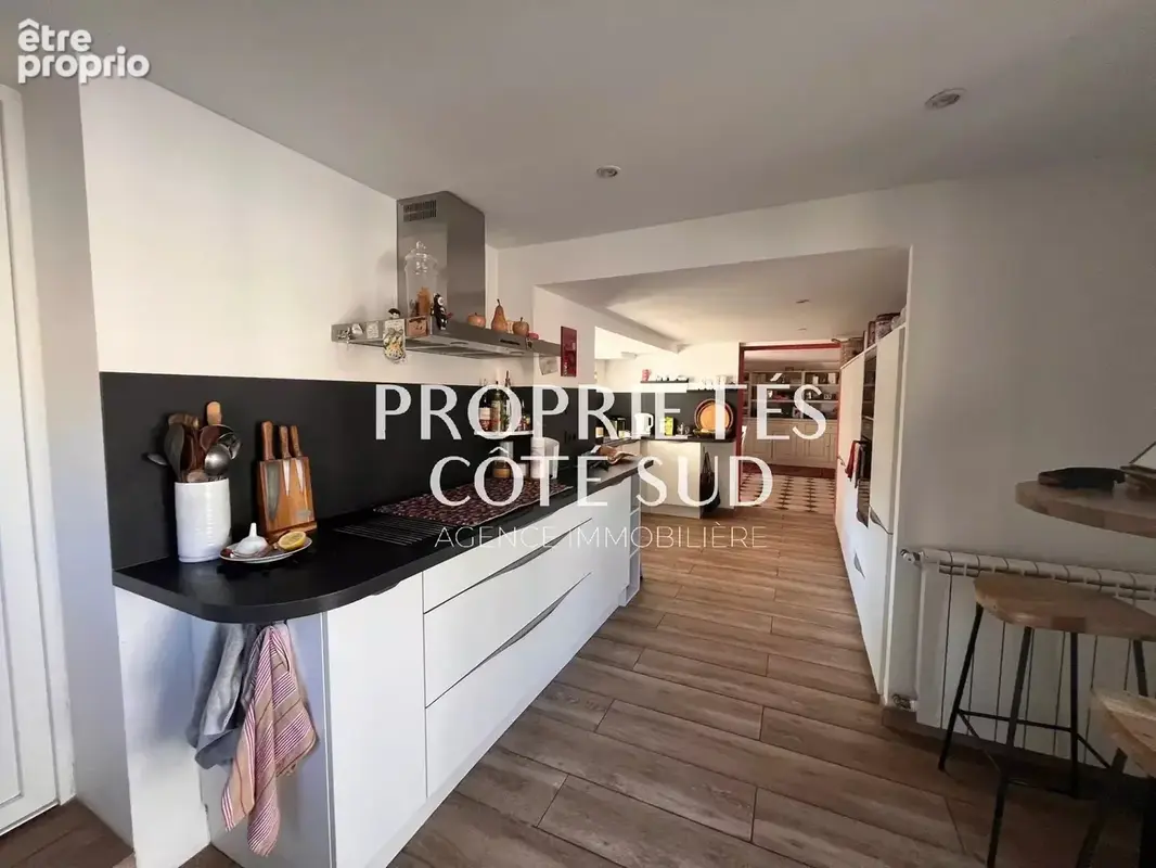 Pujaut, maison de caractère 246 m2  piscine  165 m2 de potentiel- **750 000 €  exclusivité** - photo 8