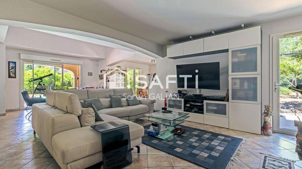 Photo 9 - Maison à ROQUEBRUNE-SUR-ARGENS