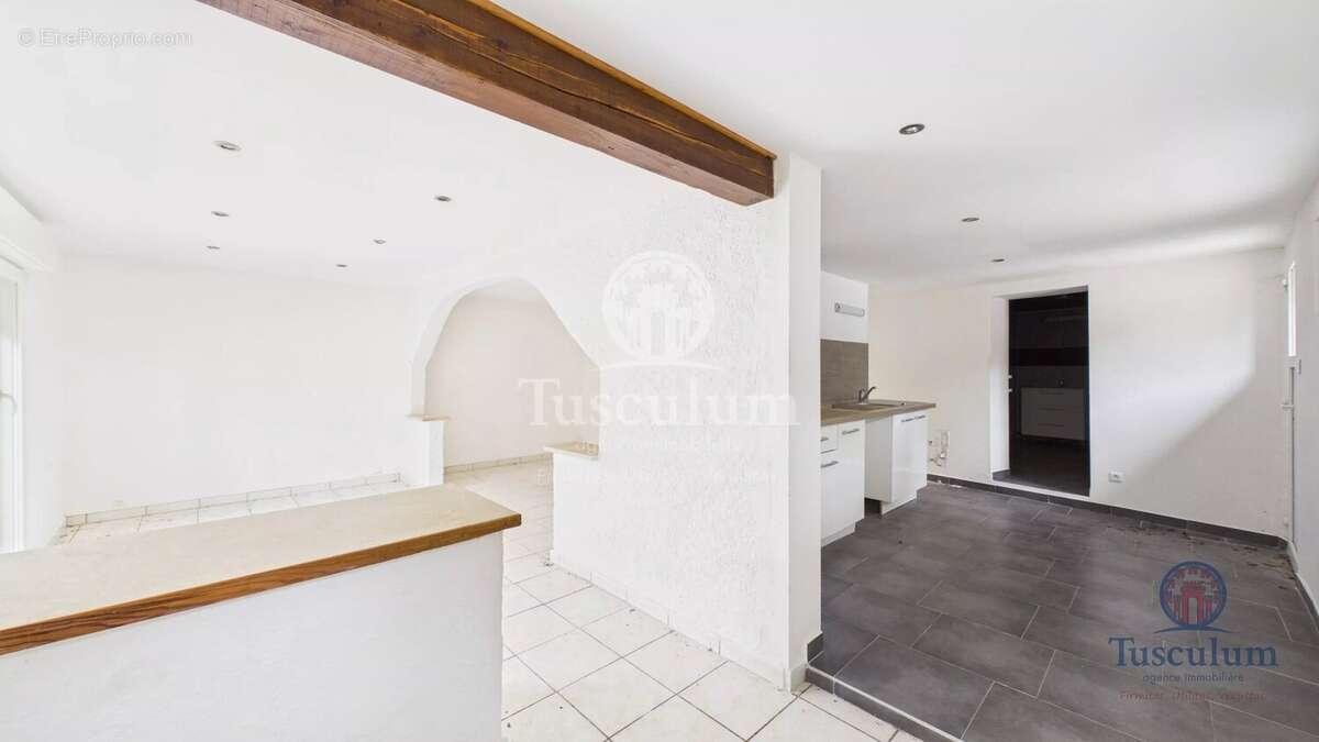 Maison divisée en deux appartements - photo 3