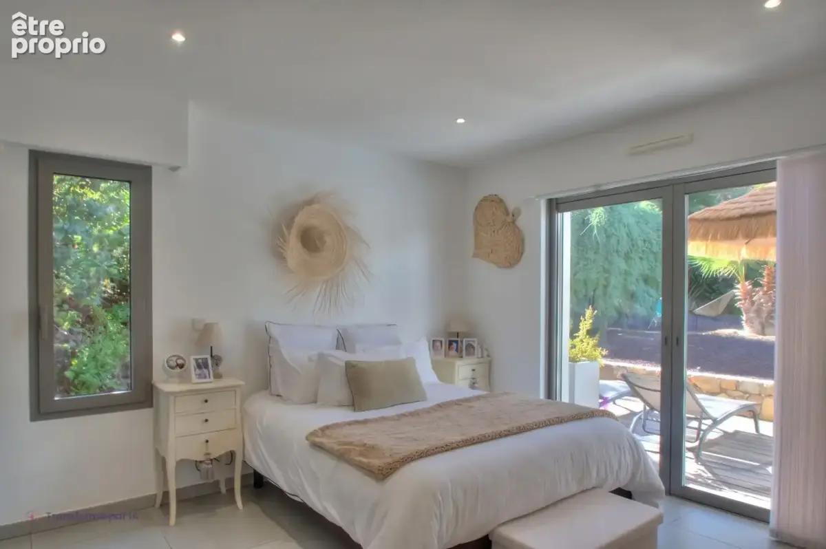 St raphael, villa contemporaine de 4 pieces 162 m² plus immense sous-sol et garage, terrain 1 250m² avec piscine - photo 11