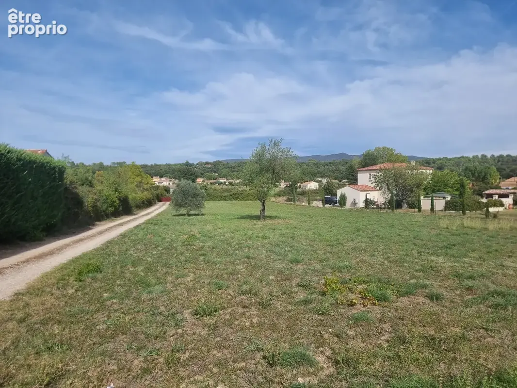 A Régusse ! une parcelle de  2700m2  plate et proche du centre - photo 2