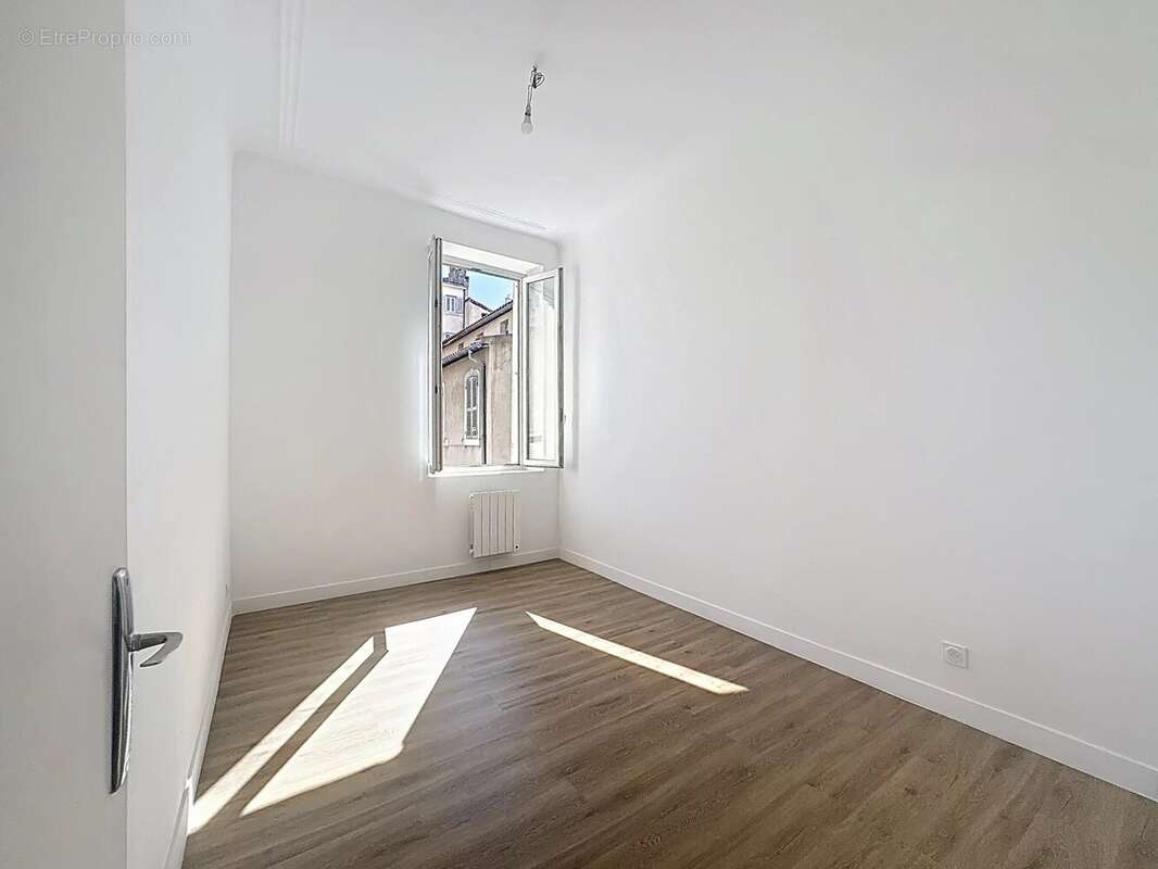 Appartement à MARSEILLE-1E