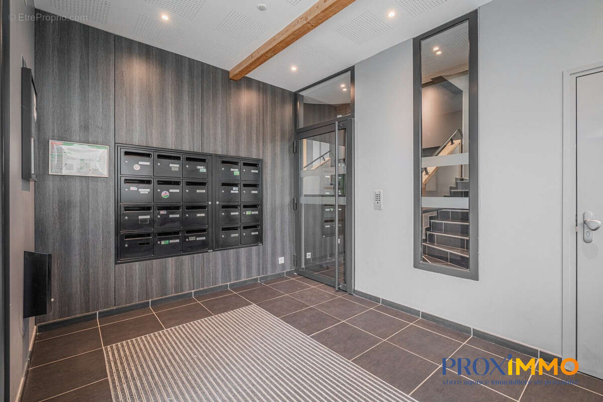 Appartement 66 m² à Saint-Egreve  - photo 9