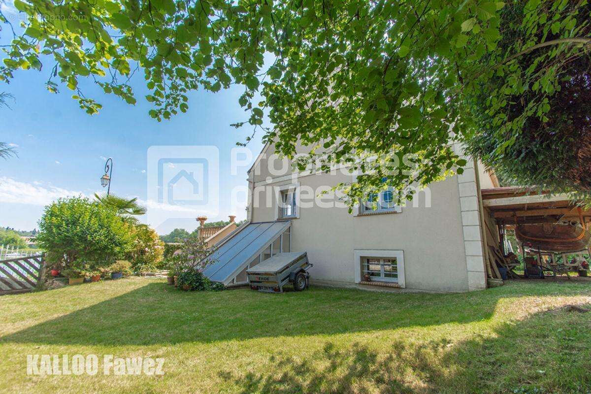 Maison à LE COUDRAY-MONTCEAUX