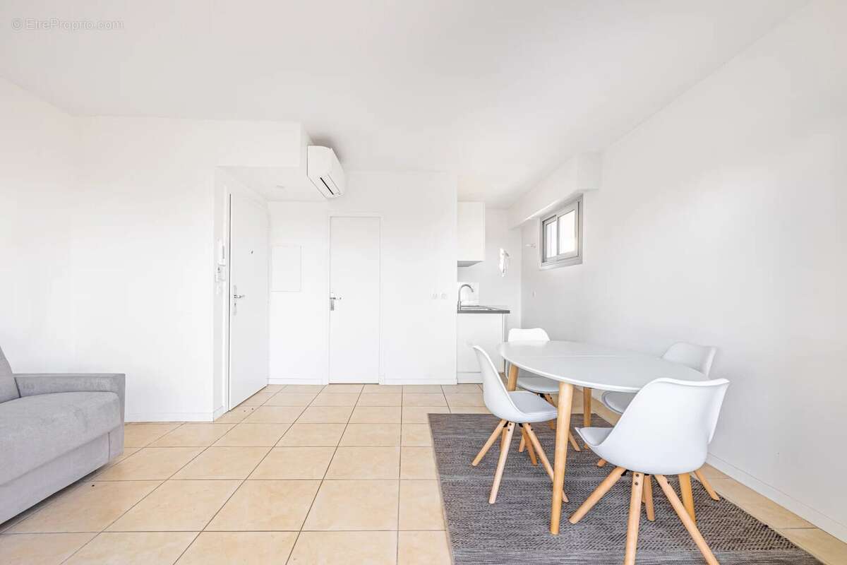 Appartement à SAINT-LAURENT-DU-VAR