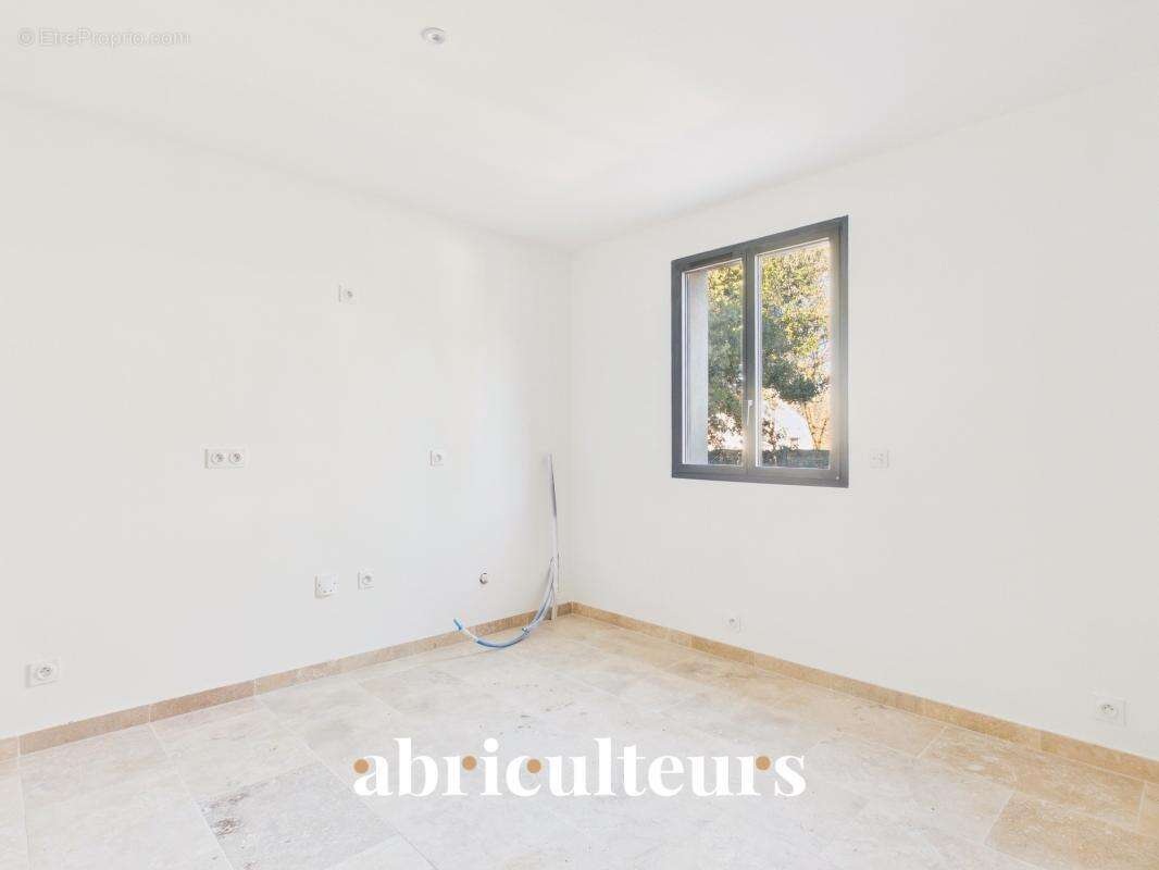 Maison de village rénovée, toutes commodités à pied en vente à Lambesc (13410) - photo 5