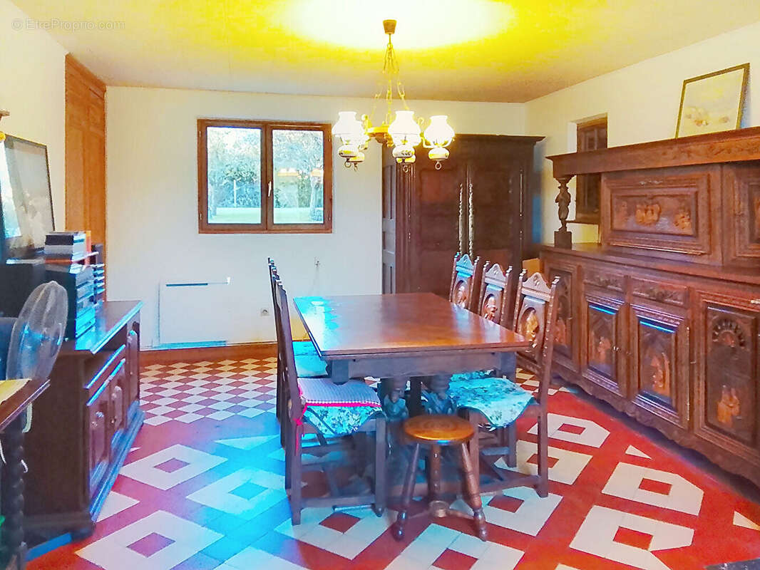 Maison à LIGNEROLLES