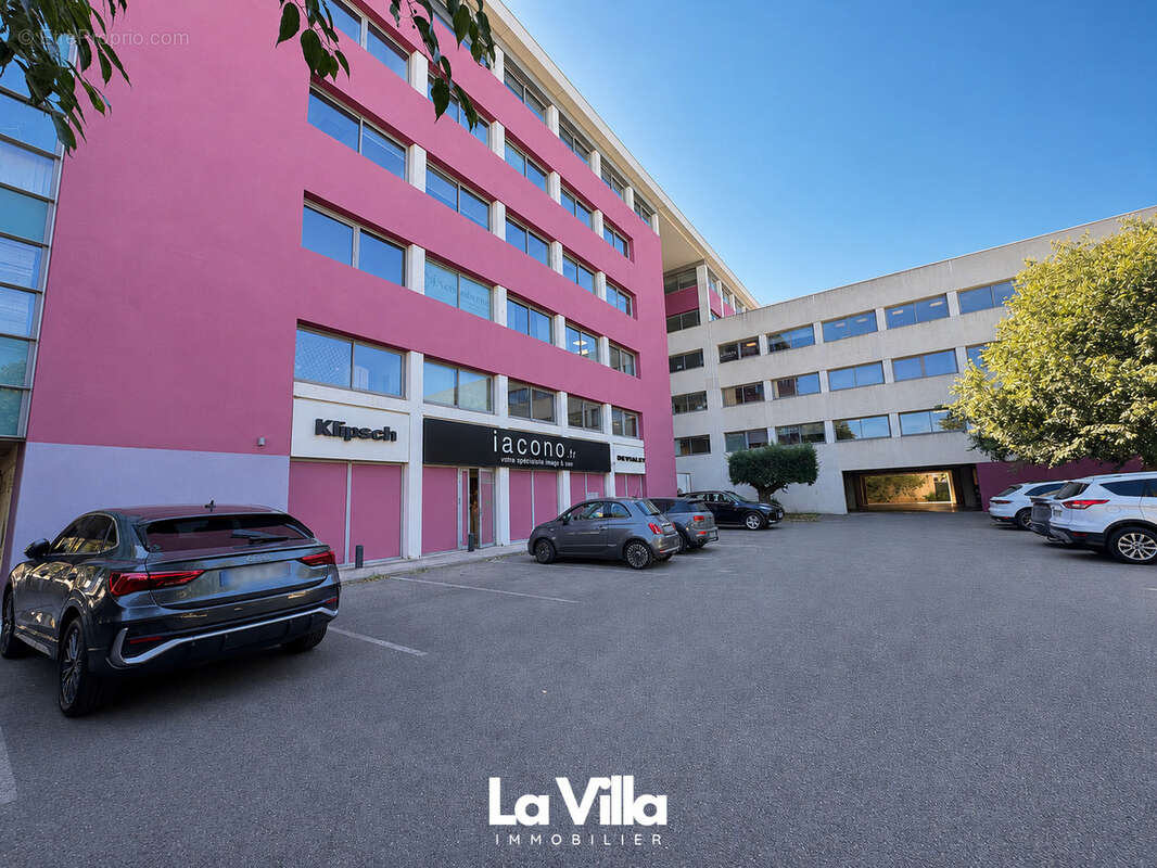 Local commercial  Nimes 660 m2 - photo 2
