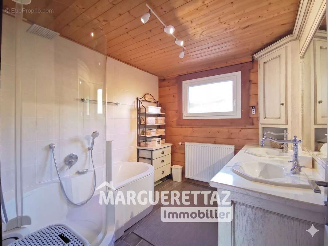 Chalet - vue dégagée - calme - 164 m² habitables - 2705 m² de terrain clôturé - Cœur de Boëge ! - photo 17