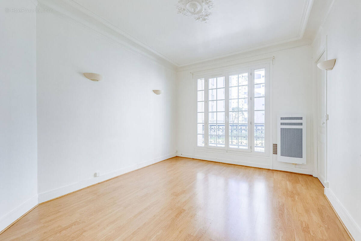 Appartement à PARIS-14E