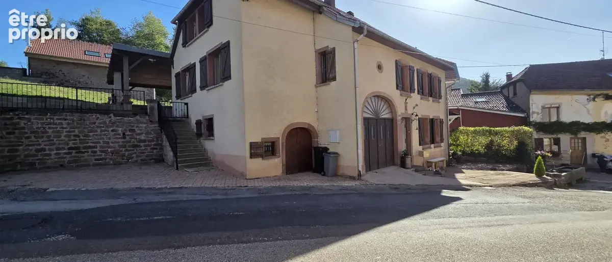 Raon-Sur-Plaine, authentique ferme vosgienne de 1844 à fort potentiel, divisée en deux logements avec jardin e - photo 3