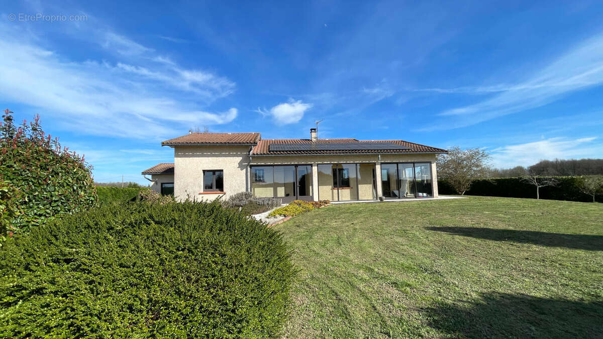 Maison La Ville Dieu Du Temple 6 pièce(s) 155 m² - photo 2