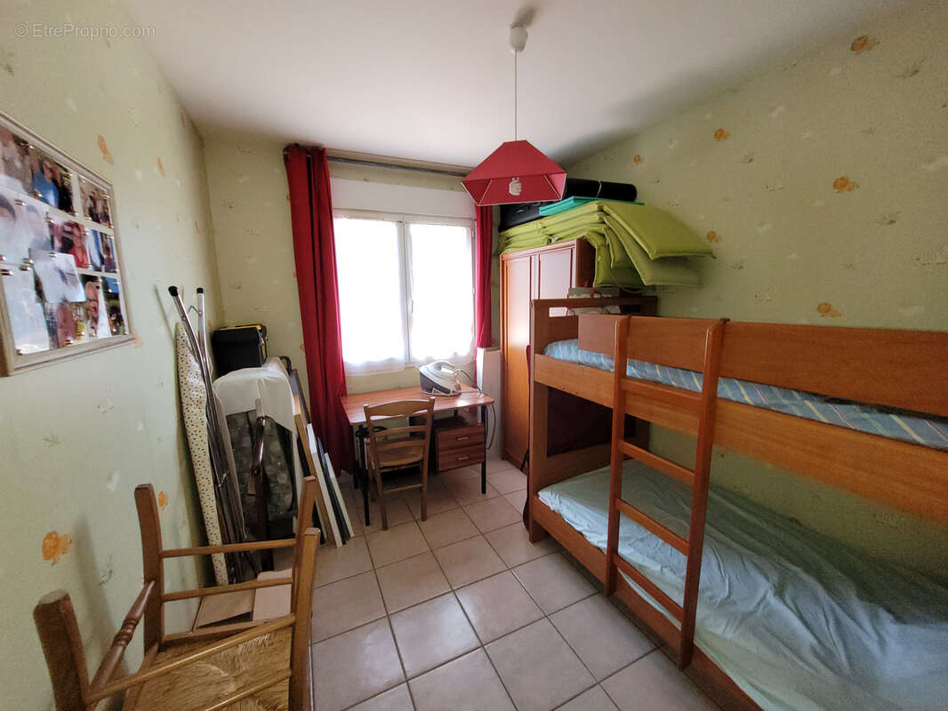 Salles d'Aude Villa T6 de 116 m2 de Plain-pied avec un garage de 30 m2, un atelier de 18 m2 et une piscine. - photo 14