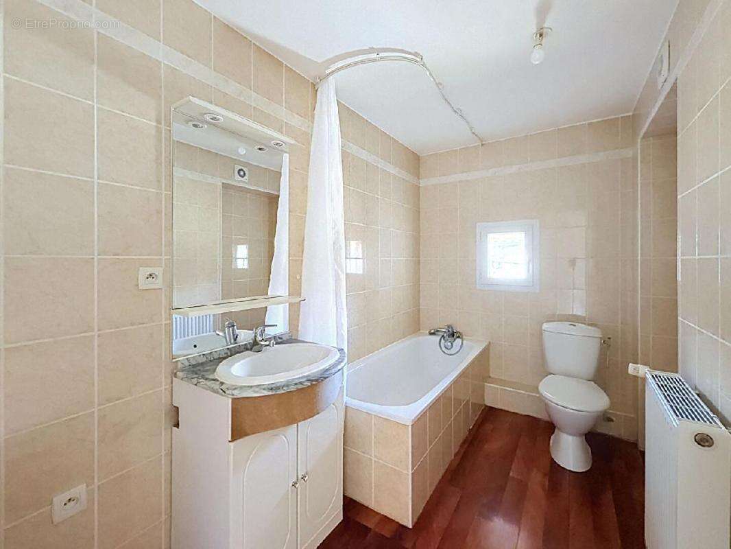 Maison 67 m² à Aze  - photo 3