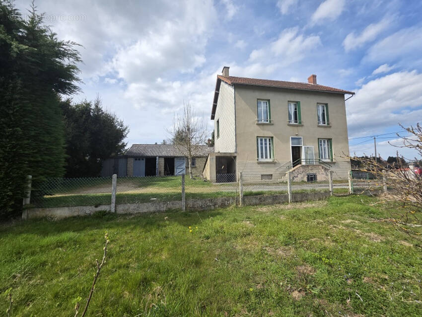 Maison à SAINT-GERVAIS-D'AUVERGNE