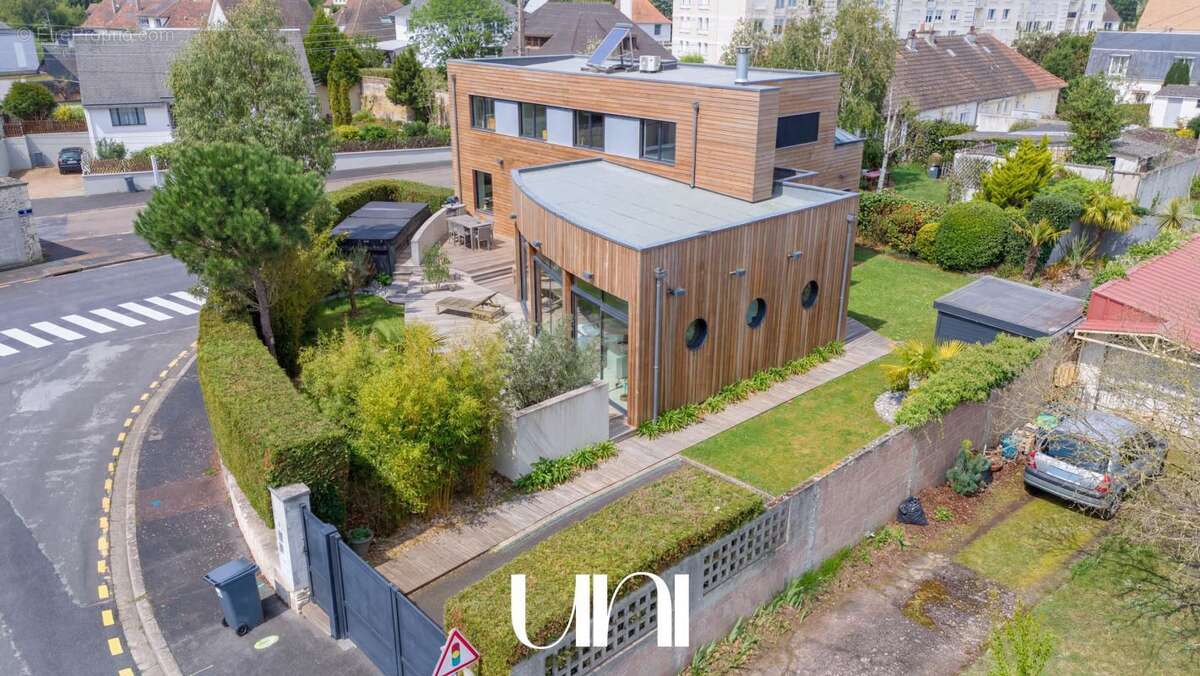 Maison 8 pièces de 210 m2 avec terrasse - Caen Université - photo 8