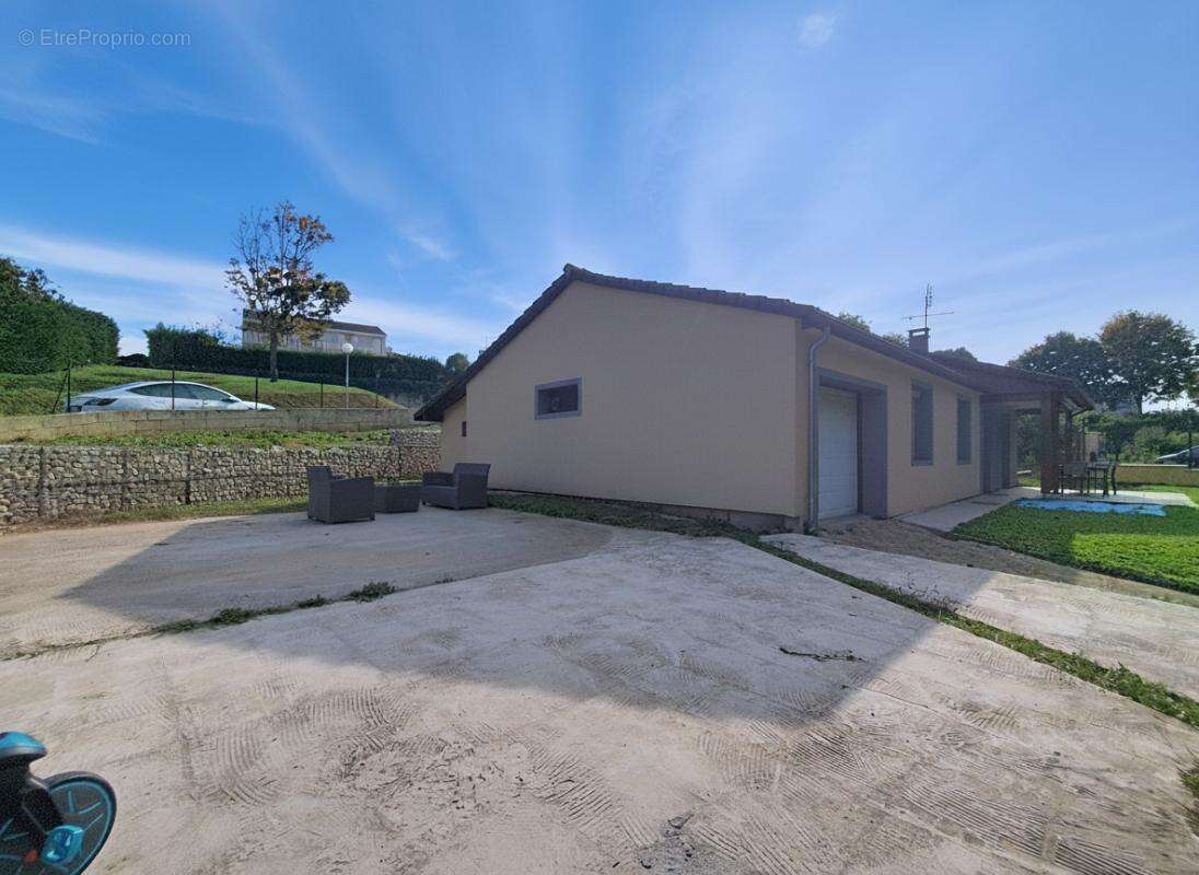 Maison à PONT-EVEQUE