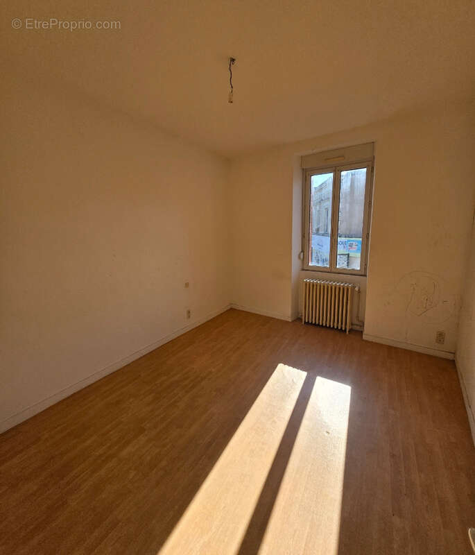 Maison à MESLAY-DU-MAINE