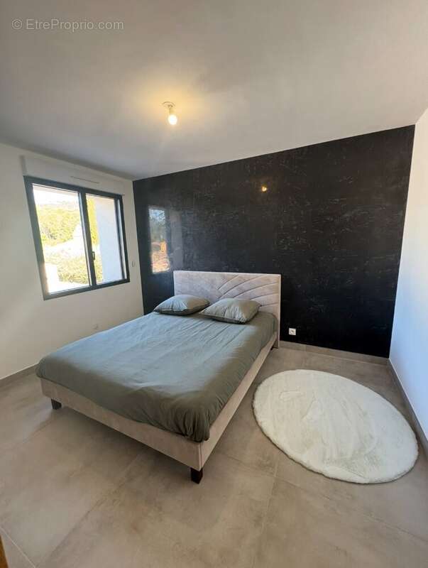 Maison à LAUDUN-L'ARDOISE