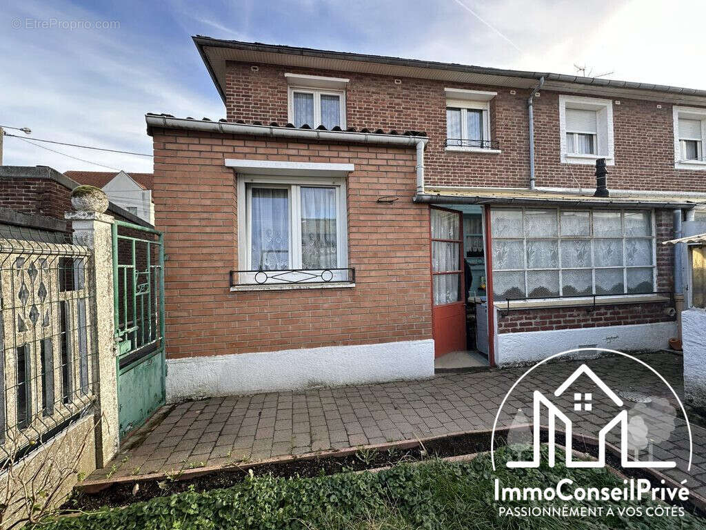 Maison à COURRIERES