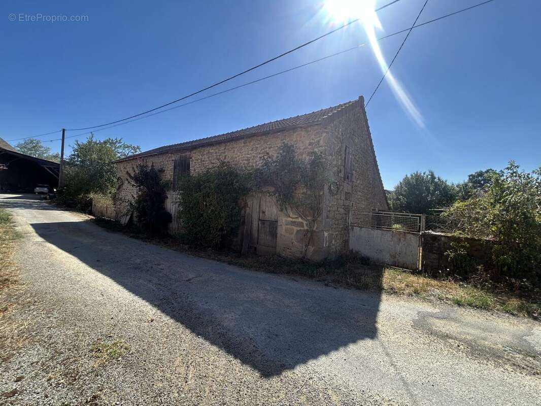Maison 145 m² à Saint-Priest  - photo 3
