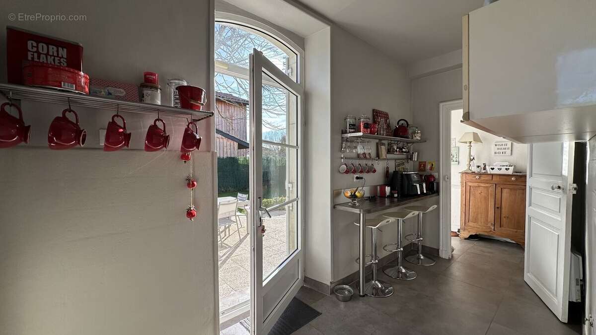 Maison de maître à vendre proche de Saint-Martin-de-Seignanx  Propriété de caractère avec piscine et dépendance - photo 11