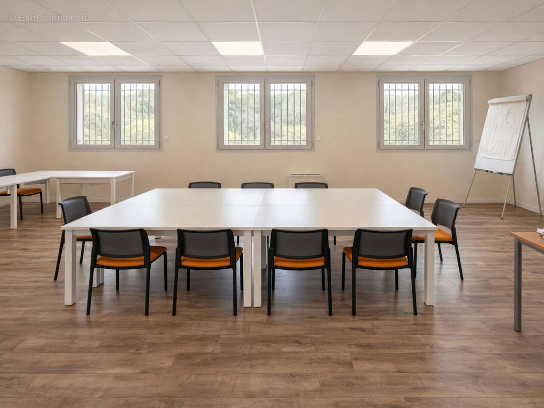 Bureaux Vitrolles 787 m2 - photo 2
