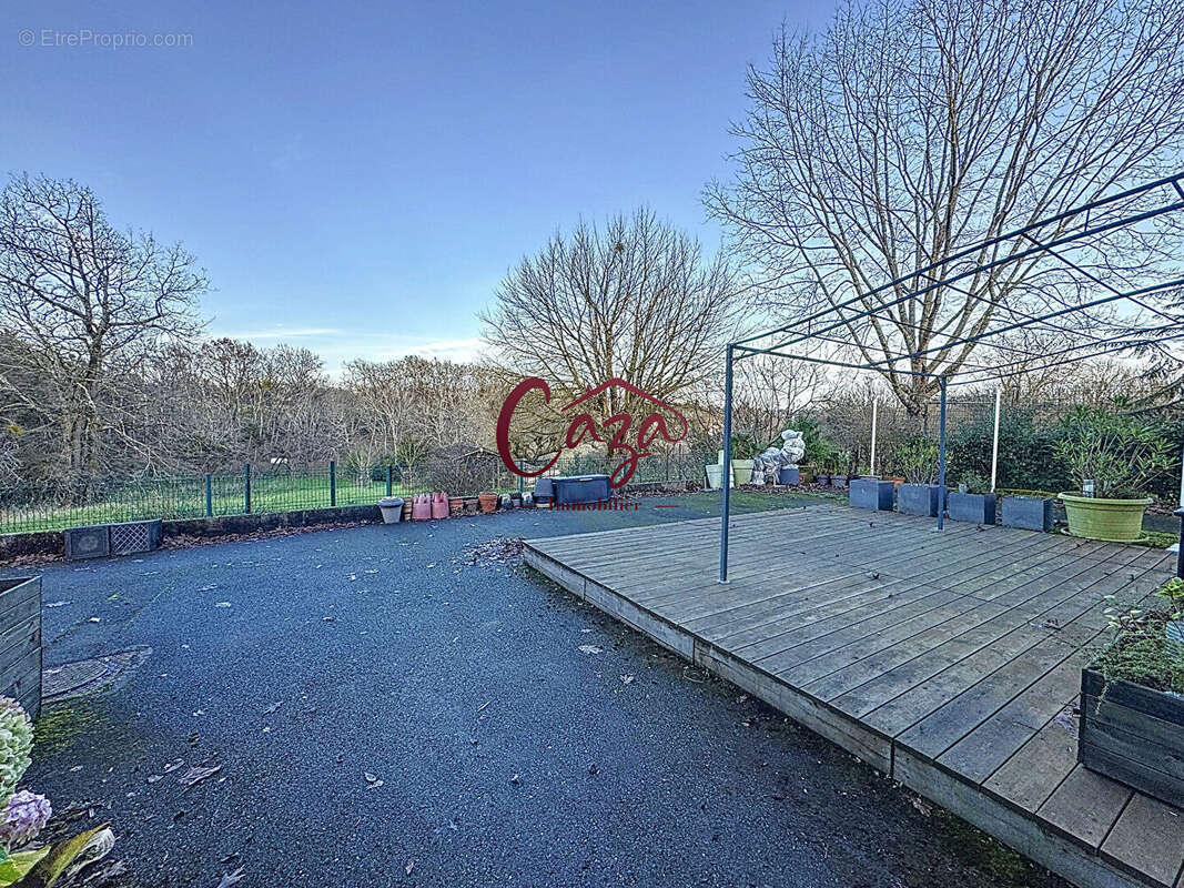 Maison à FARGUES-SAINT-HILAIRE